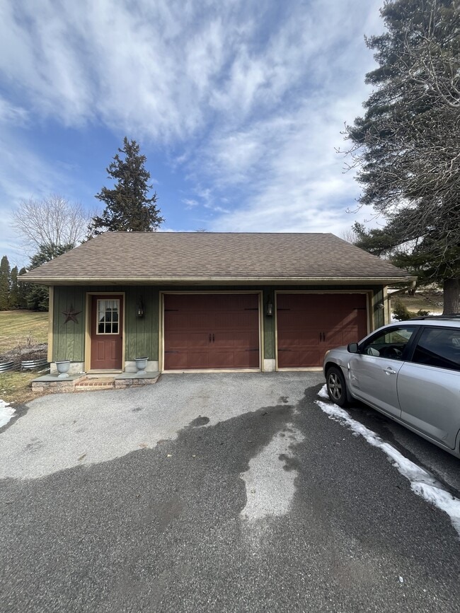 Building Photo - 4276 Division Hwy