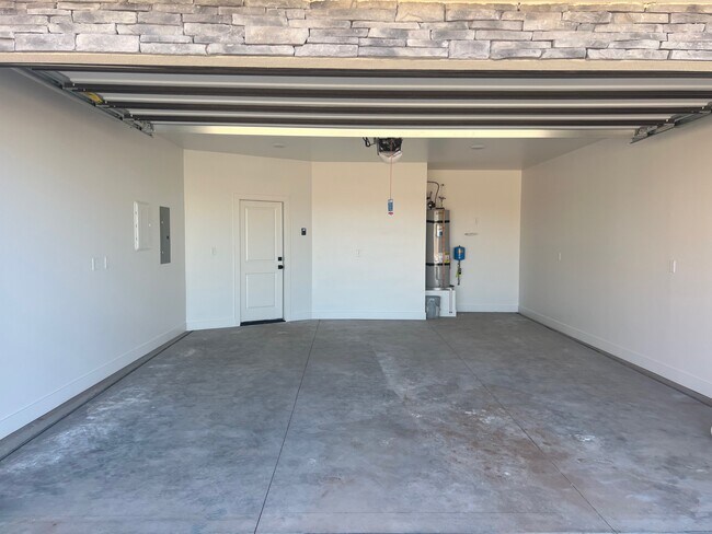 Building Photo - 1811 Livy Ln