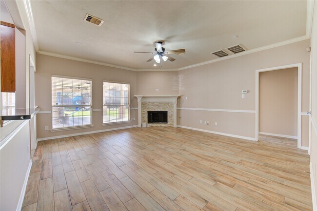 Building Photo - 7323 Sunset Bend Ln