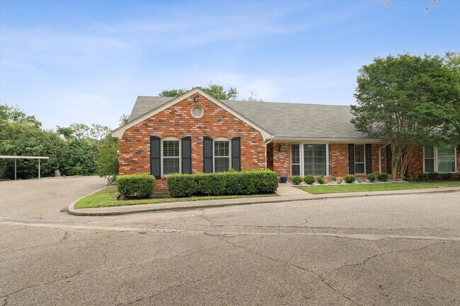 Building Photo - Pristine Updated Indian Creek Condo