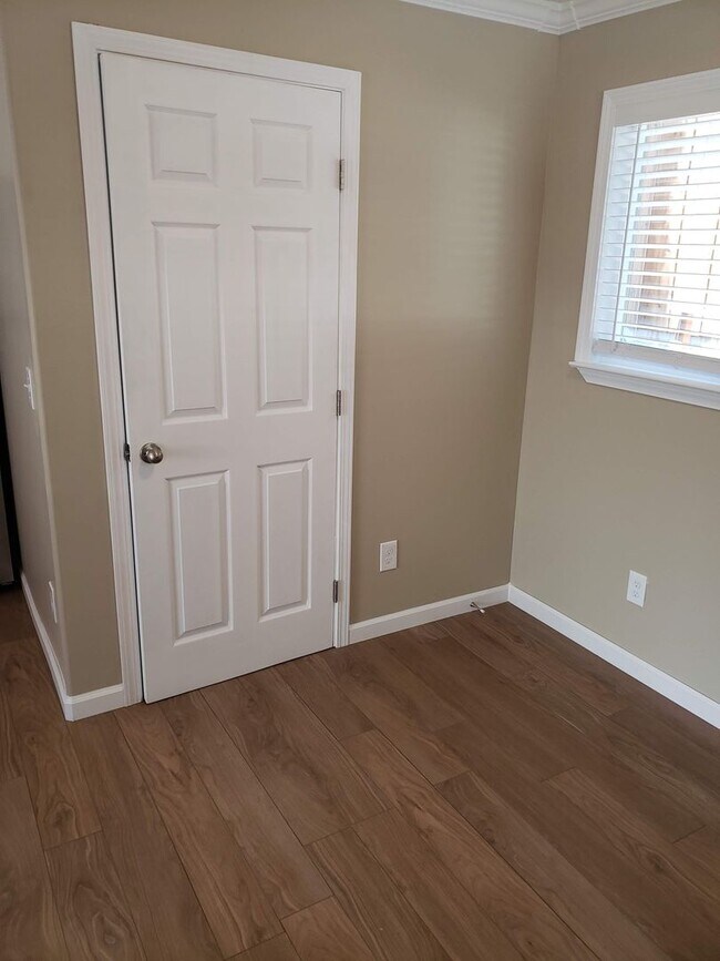 Building Photo - Remodeled Studio in Walkable Kings Beach!