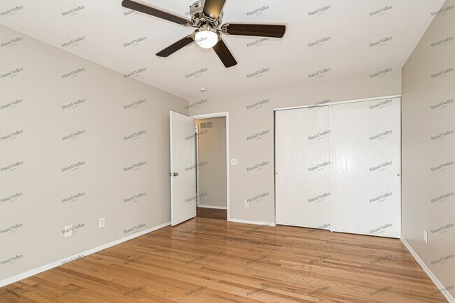 Building Photo - 734 Bull Valley Dr
