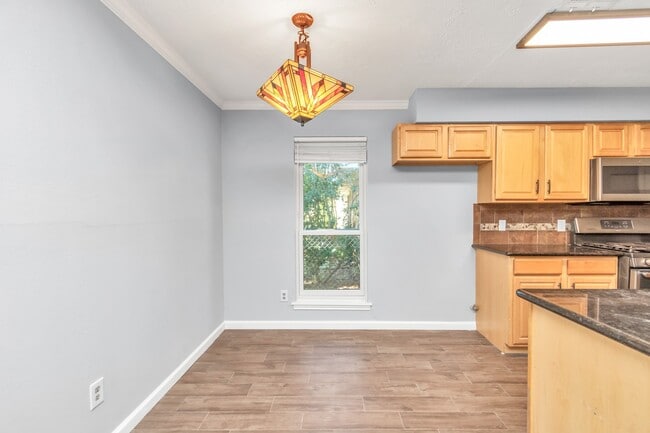 Building Photo - 13627 Greenridge Dr