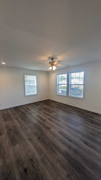 Building Photo - 9383 Evergreen Dr