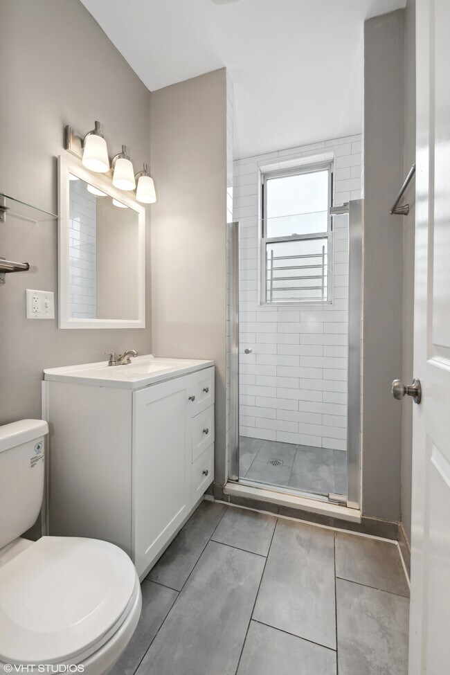 Building Photo - 3659 W Shakespeare Ave