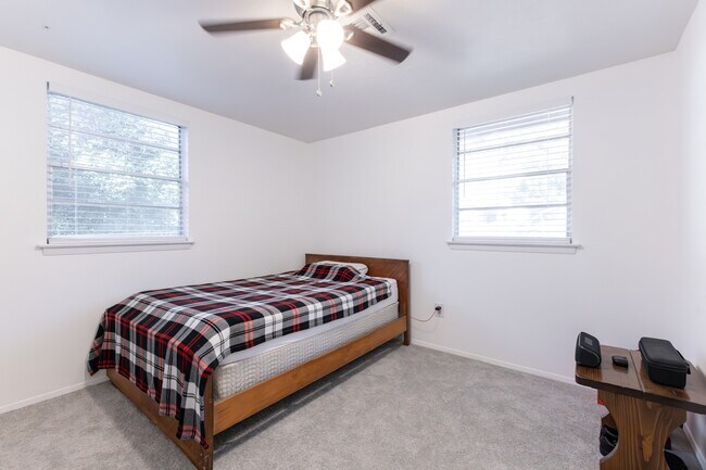 Building Photo - 617 Wisteria Rd