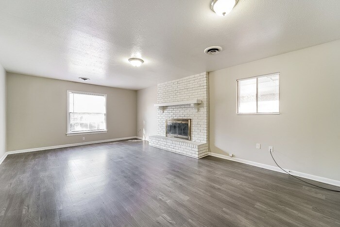 Building Photo - 234 Valley Vista Dr