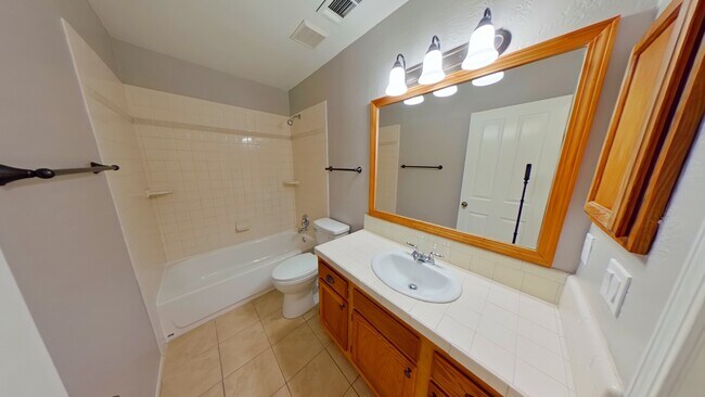 Building Photo - 1337 Lil Ave NE