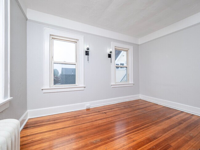 Building Photo - 33 Seaview Ave