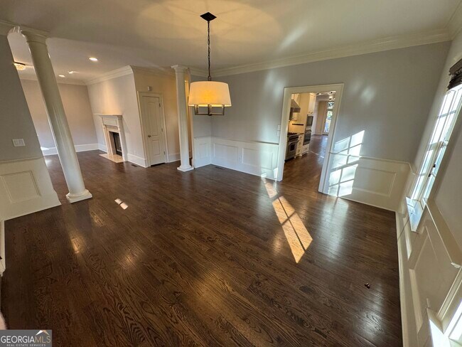 Building Photo - 1092 McLynn Ave NE