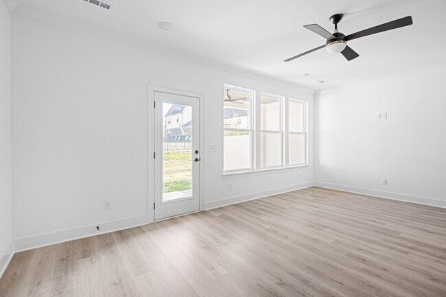 Building Photo - 3065 Inman Dr