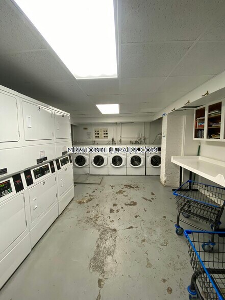 Primary Photo - 386 Riverway