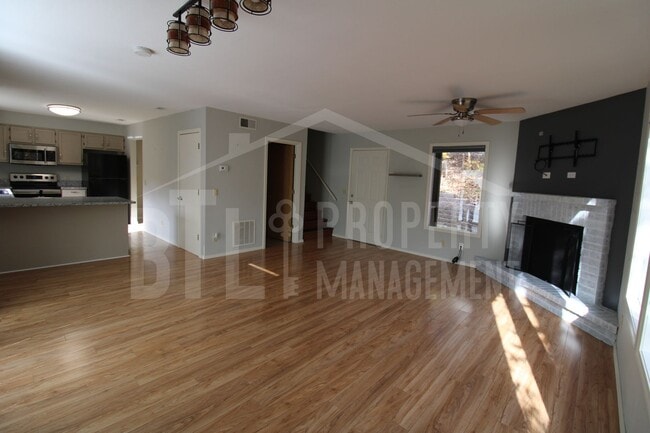 Building Photo - Peaceful 2-Bedroom Home Near Branson, MO –...