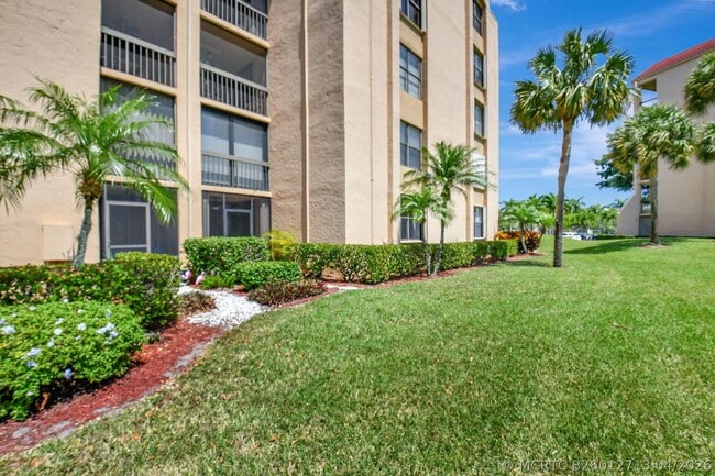 Building Photo - 2255 Lindell Blvd