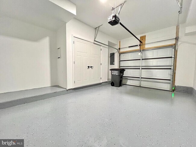 Building Photo - 4322 Ellipse Ter