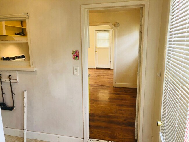 Building Photo - Freshly updated 3 bedroom 1 bath house off of River Rd.