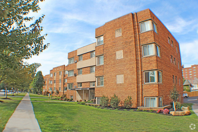 Highland House - Highland House & Lakewood Area Apartments