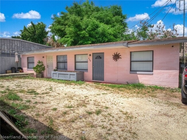 Building Photo - 404 N Ridgewood Dr