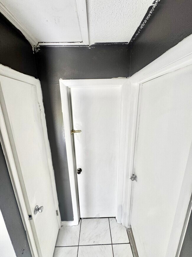 Building Photo - 2993 SE Camino Ave