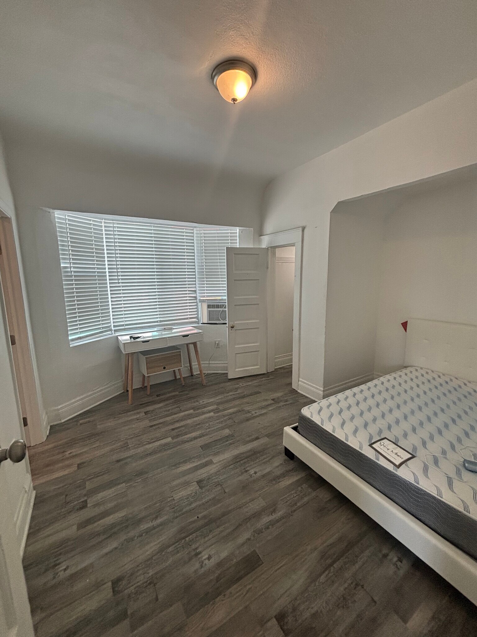 Building Photo - 2515 S Catalina St