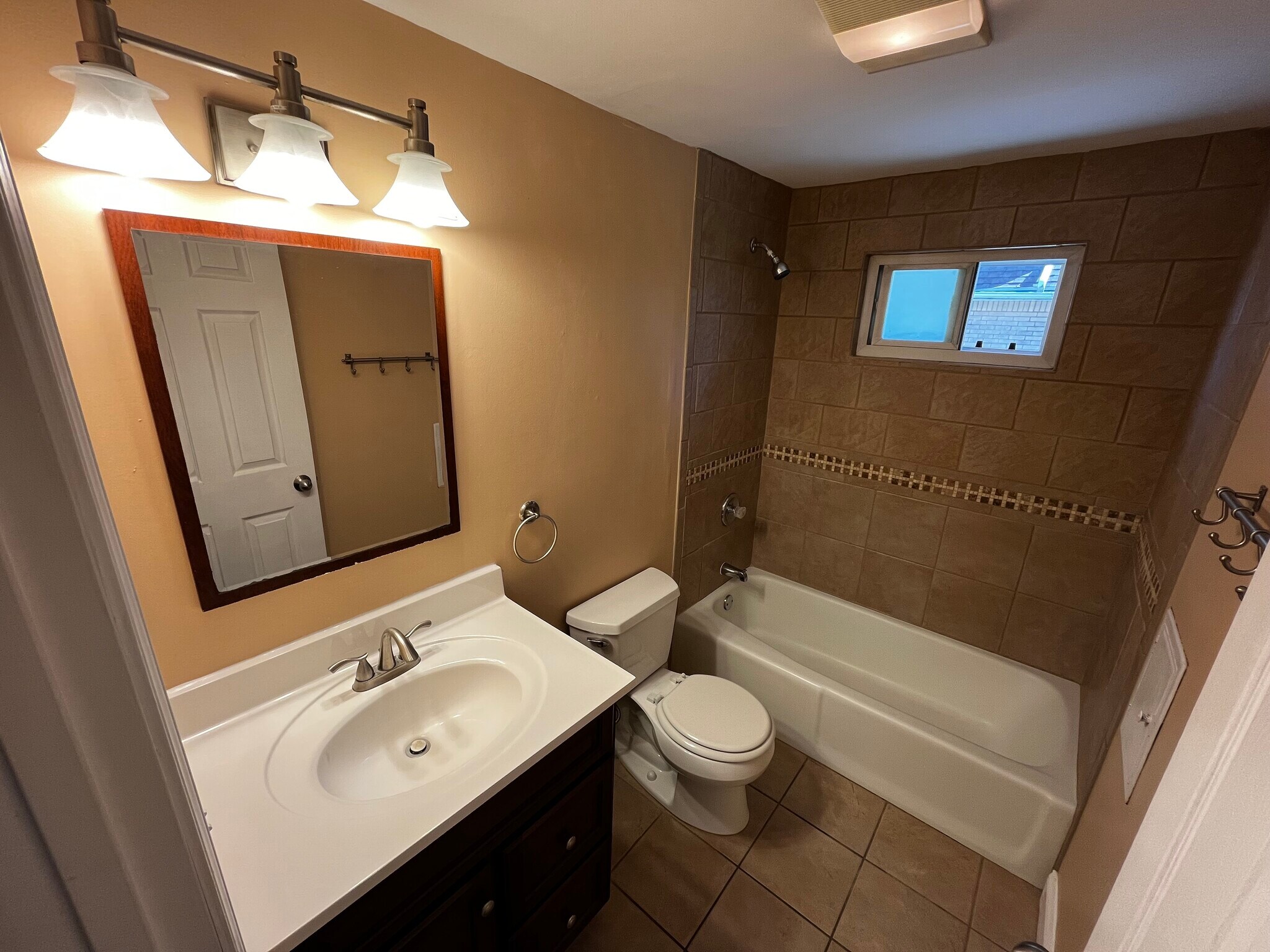 Building Photo - 51 N Seine Dr