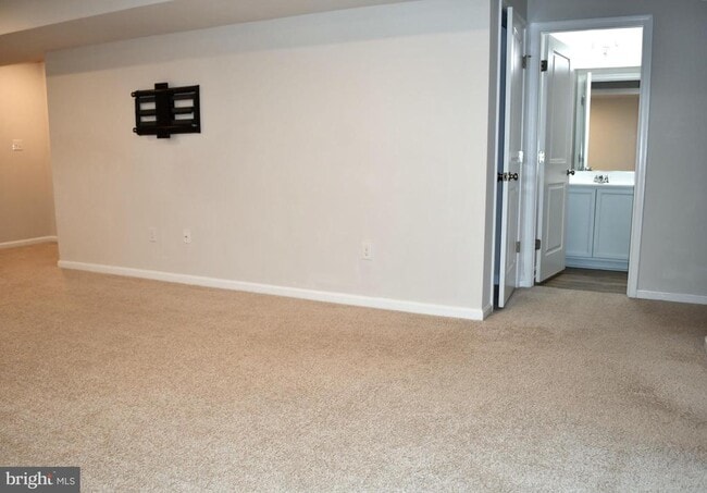 Building Photo - 109 N Marshview Terrace