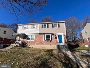 Building Photo - 5804 Shoshone Dr