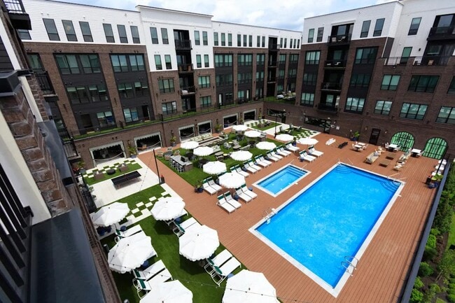 Building Photo - Essex Apartments