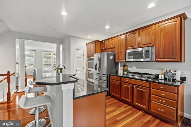 Building Photo - 904 W Glebe Rd