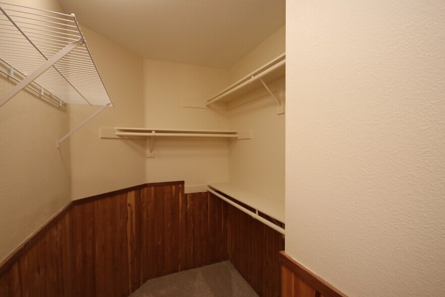 Building Photo - 1074 Rocton Dr