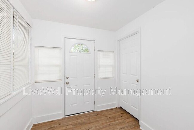 Building Photo - 404 12th St SW