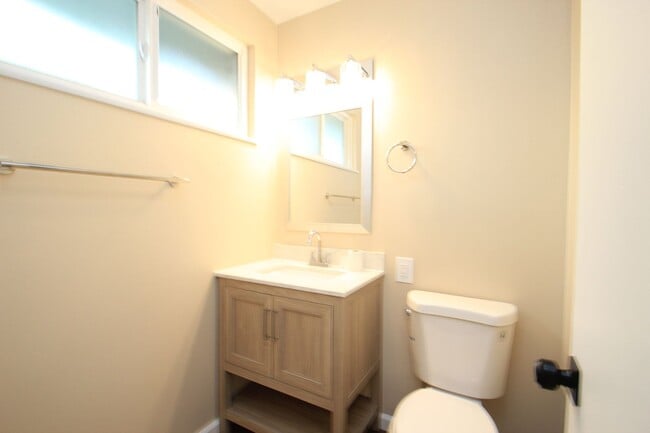 Building Photo - Charming 3-Bedroom Home with Spacious Layo...