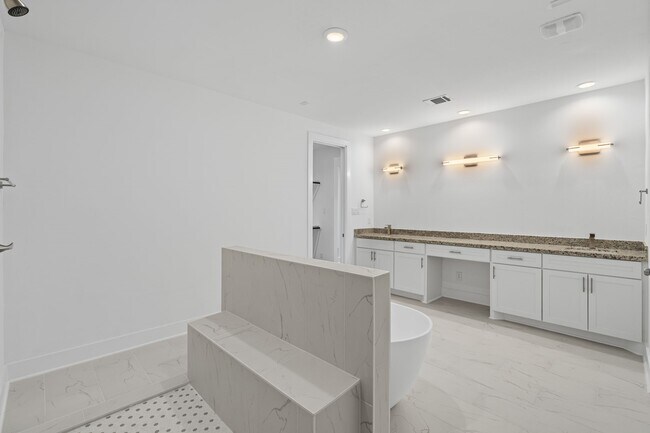 Building Photo - 5610 Savyon Dr