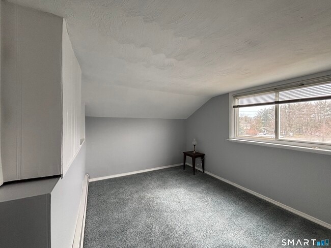 Building Photo - 324 Savage Hill Rd