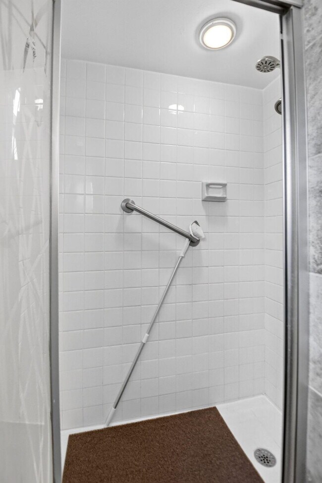 Building Photo - 3425 Via Poinciana