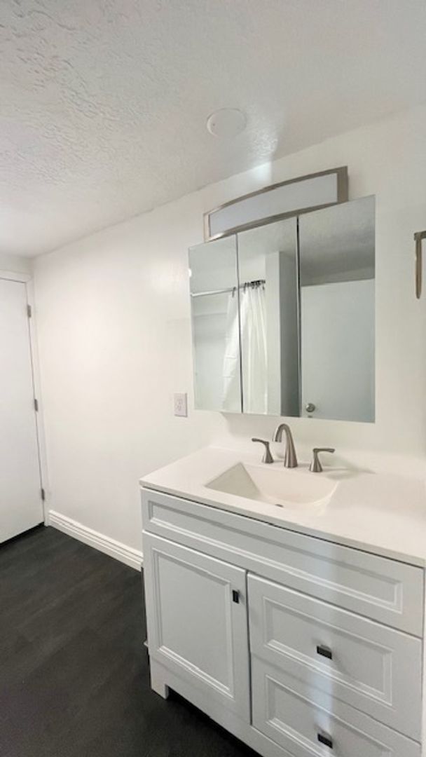 Building Photo - 6045 S Jamaica St