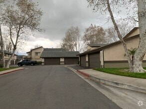 Building Photo - Redlands - Lovely 2 Bedroom unit-Move in S...