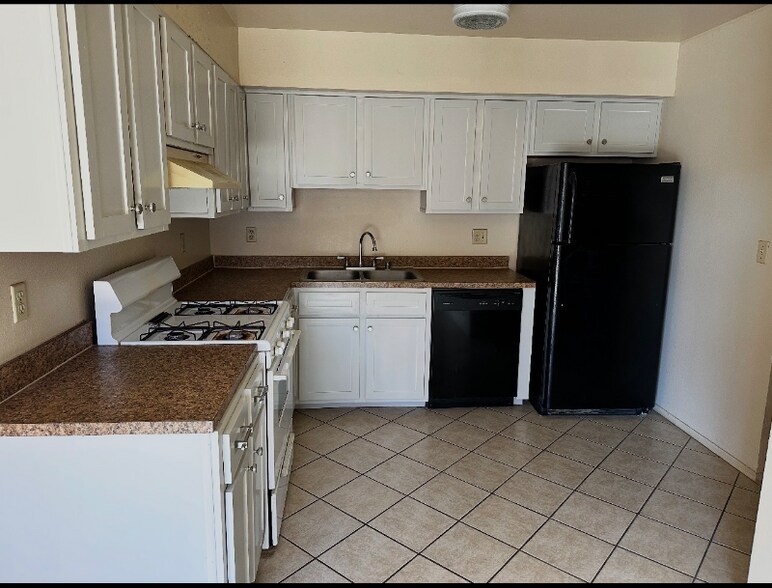 Building Photo - 2905 Beachcomber Dr