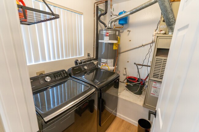 Building Photo - 1304 Palomar Pl