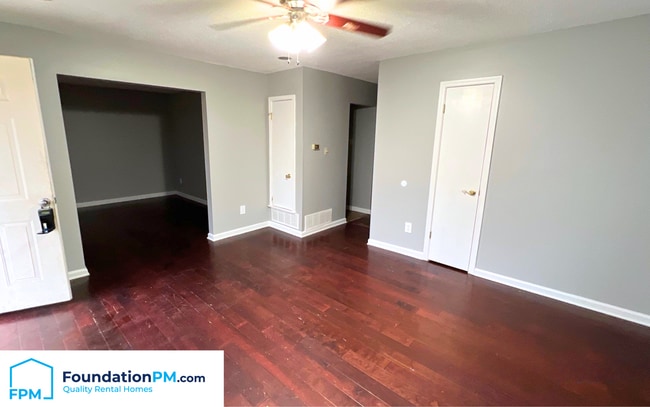 Building Photo - 1375 Adelaide St