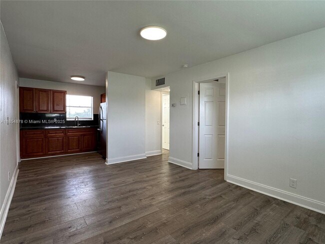 Building Photo - 5661 SW 36th Ct