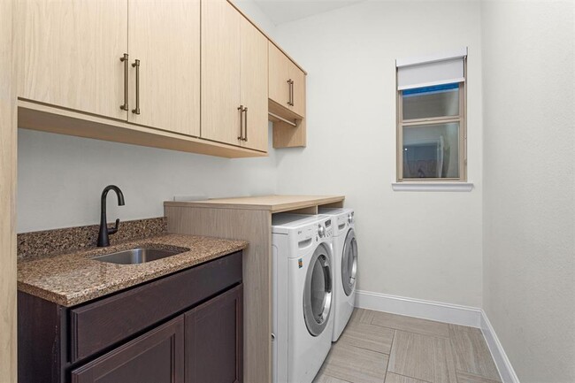Building Photo - 21112 Verismo Dr