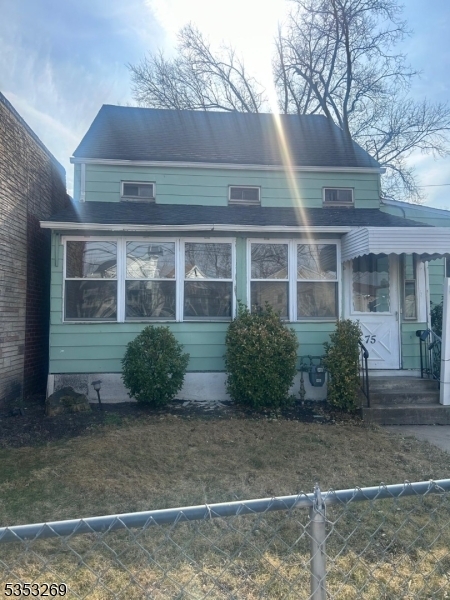 Primary Photo - 75 Laurel Ave