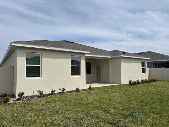 Building Photo - Fresh, new, and ready for you! Community POOL!