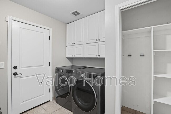 Building Photo - 6326 N 14th Pl