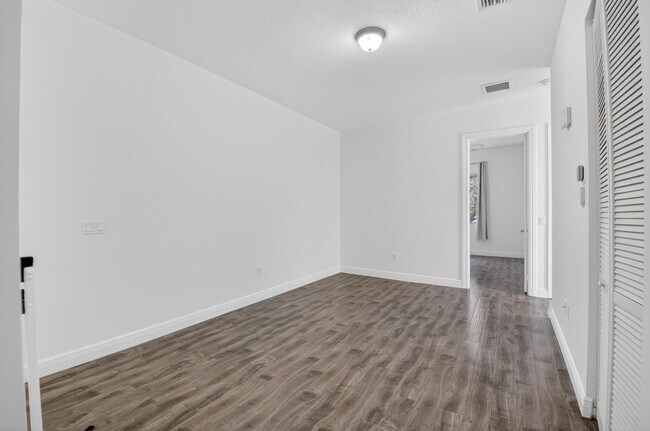 Building Photo - 2515 Venetian Ct