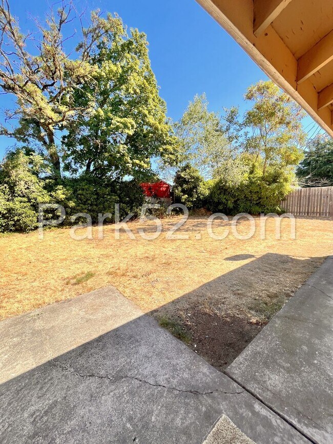 Building Photo - 1707 Garfield St S