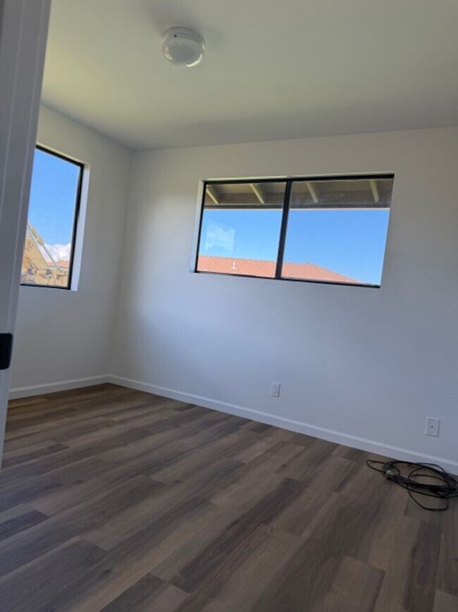 Building Photo - 75 Kaupea St