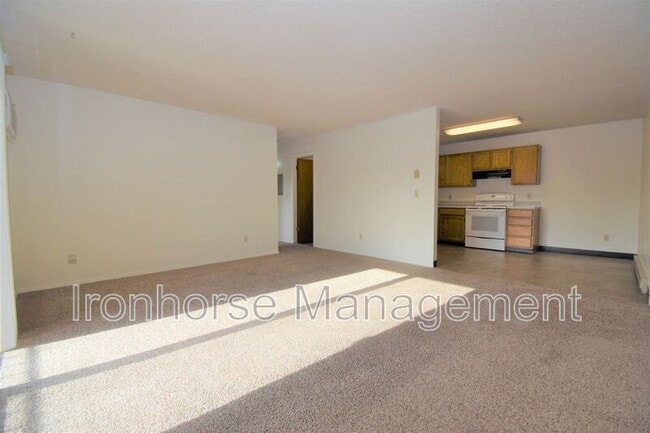 Building Photo - 809 W Villard St