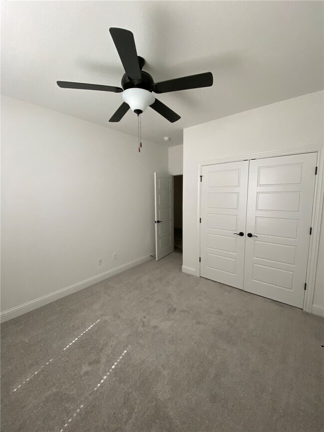 Building Photo - 720 Skylar St